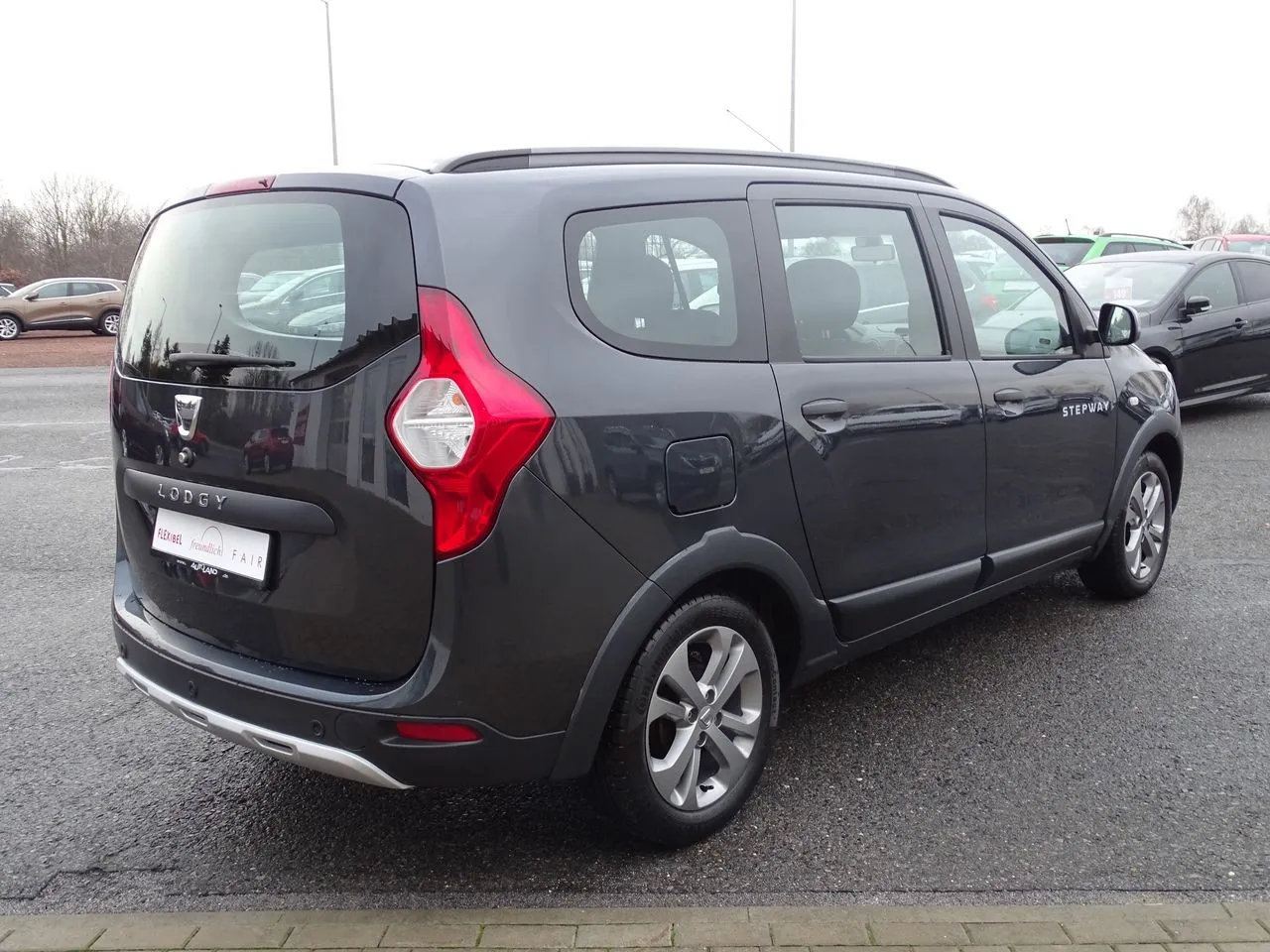 Dacia Lodgy 1.2 TCe 115 Stepway Navi...  Image 4